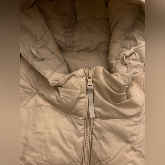 Uniqlo ultra light down puffer jacket. Very light weight. Comes with a pouch. - Picture 2 of 9